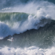 Mau Otero hace historia en Nazaré y pone a México en las olas más grandes del mundo